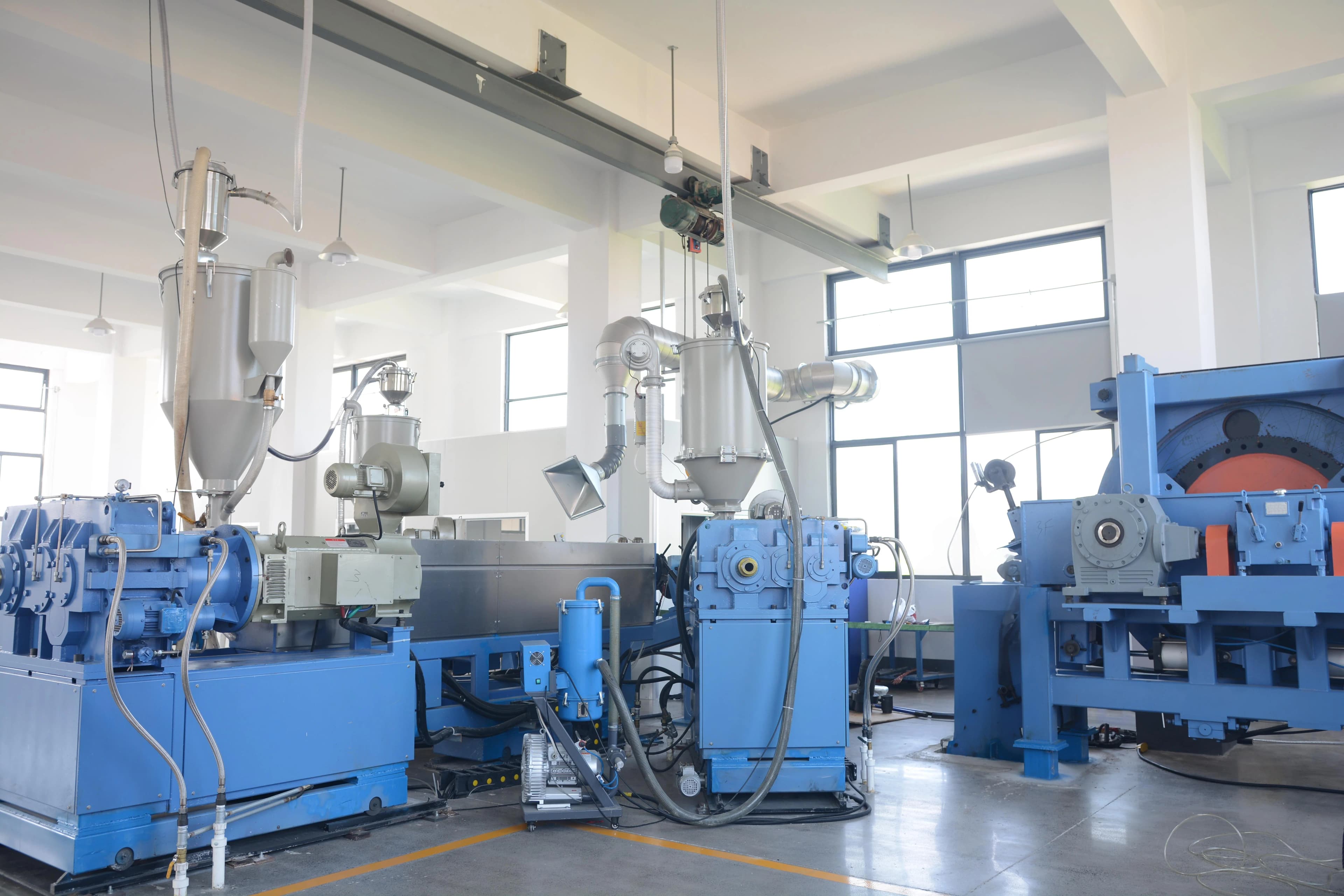Modern and automated cable production workshop at Zhejiang Hongce Cable Co., Ltd